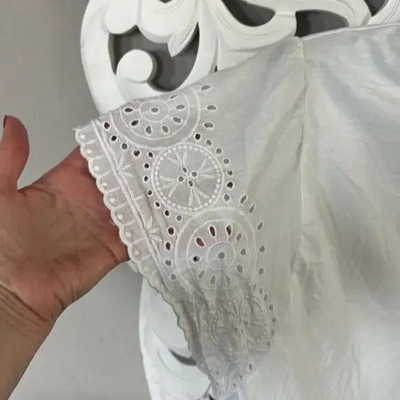 GAP White Flutter Sleeve Tee - Picture 2 of 5